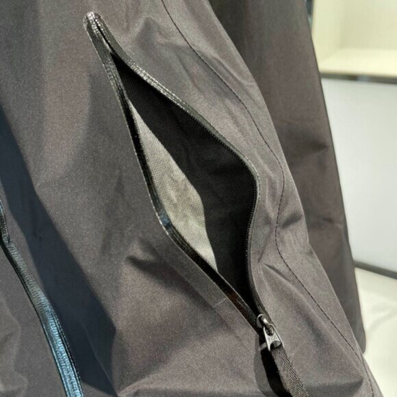 Arc’teryx Beta Series Beta LT Hooded Hardshell Jacket - Picture 7 of 9